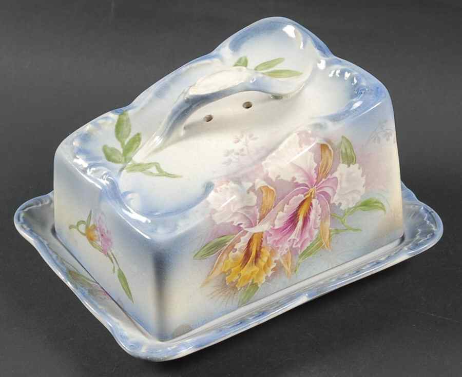 FME19 Cheese Dish with Lid (Wedge) by FA Mehlem-1