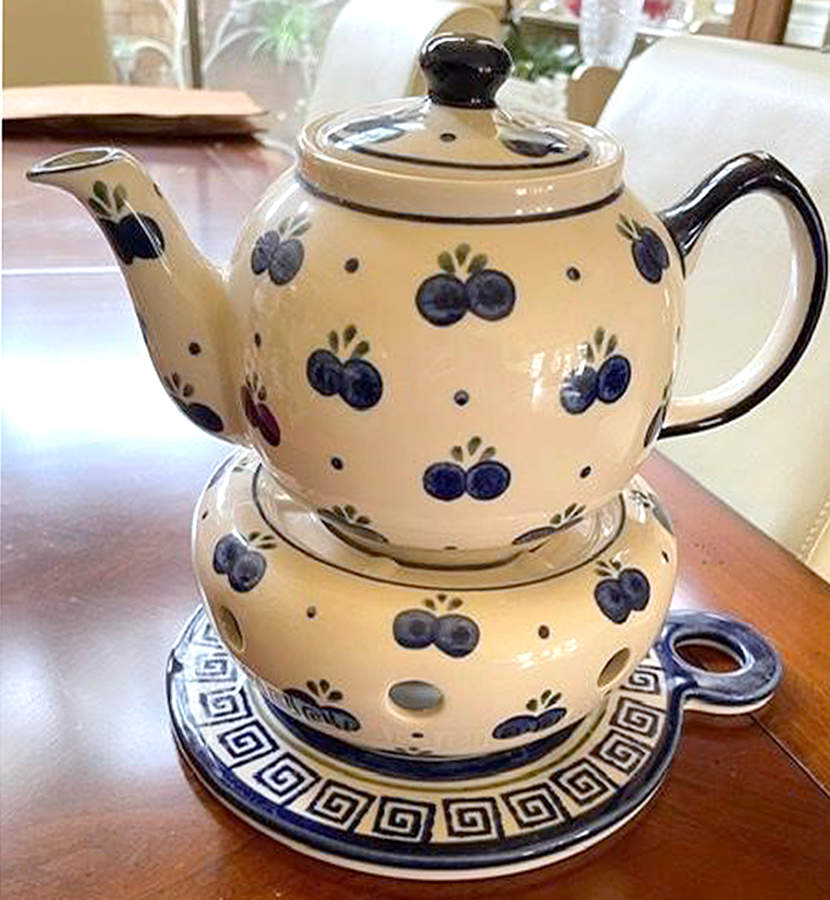 BOW49 Teapot & Warmer Stand by BOLESLAWIEC-1