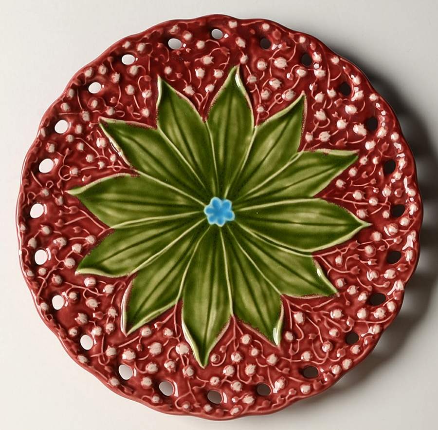 Lily of the Valley 7'' Pierced Plate by Bordallo Pinheiro-1