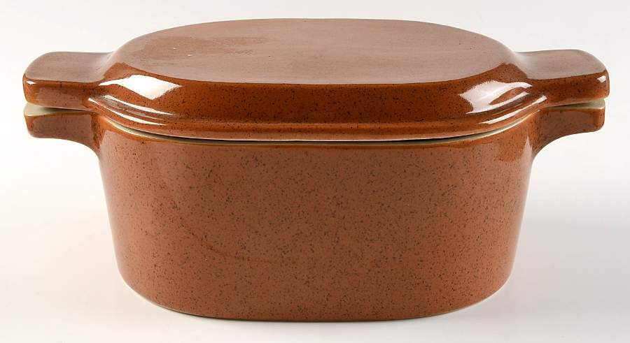 BEP18 2 Quart Oval Covered Casserole by Bennington Potters-1