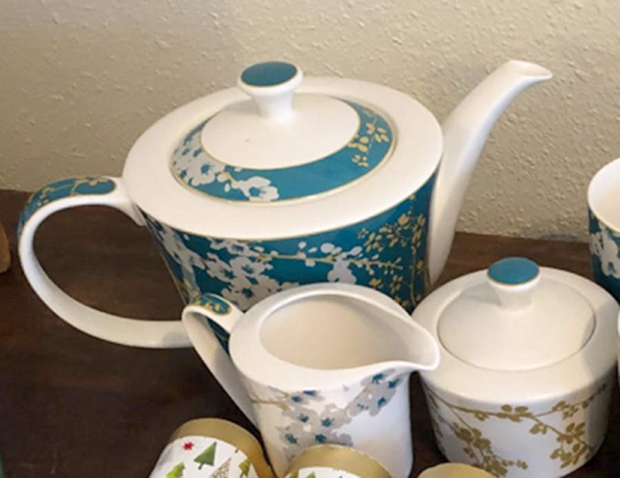 Bellevue Teapot & Lid by Belleek Pottery (Ireland)-1
