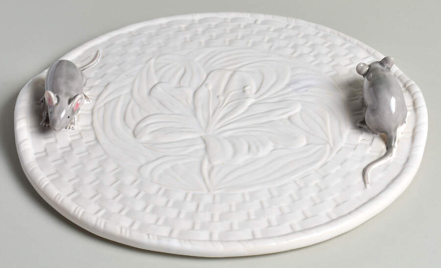 White Lily Cheese Tray by Bordallo Pinheiro-1