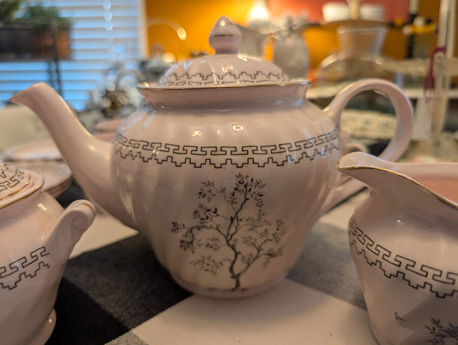 BEO3 Teapot & Lid by Bengal Pottery-1