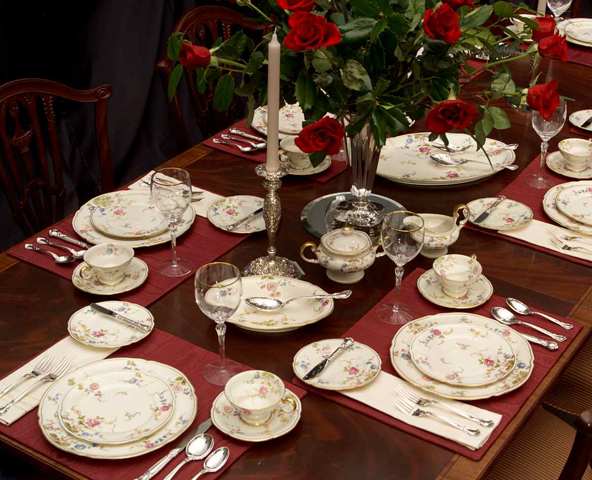 Sunnyvale 45 PIece Estate Set by Castleton (USA)-1