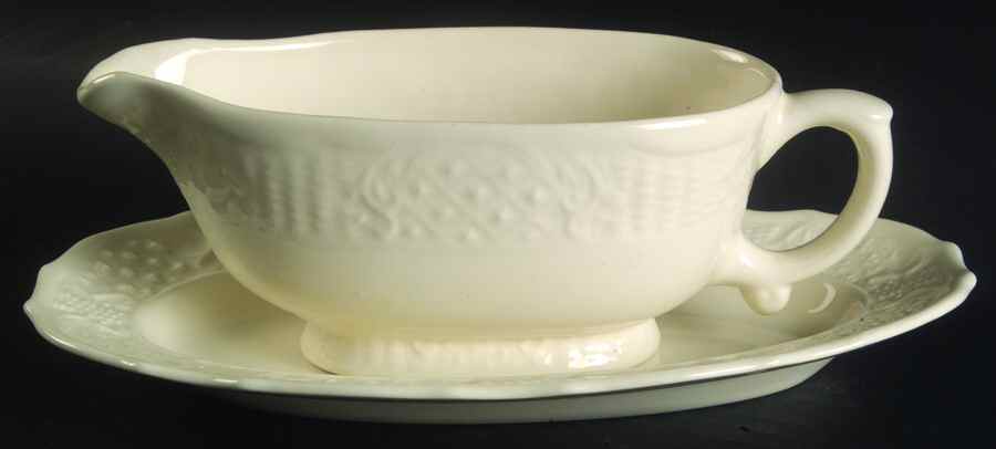 American Traditional Gravy Boat & Underplate/Relish by Canonsburg-1