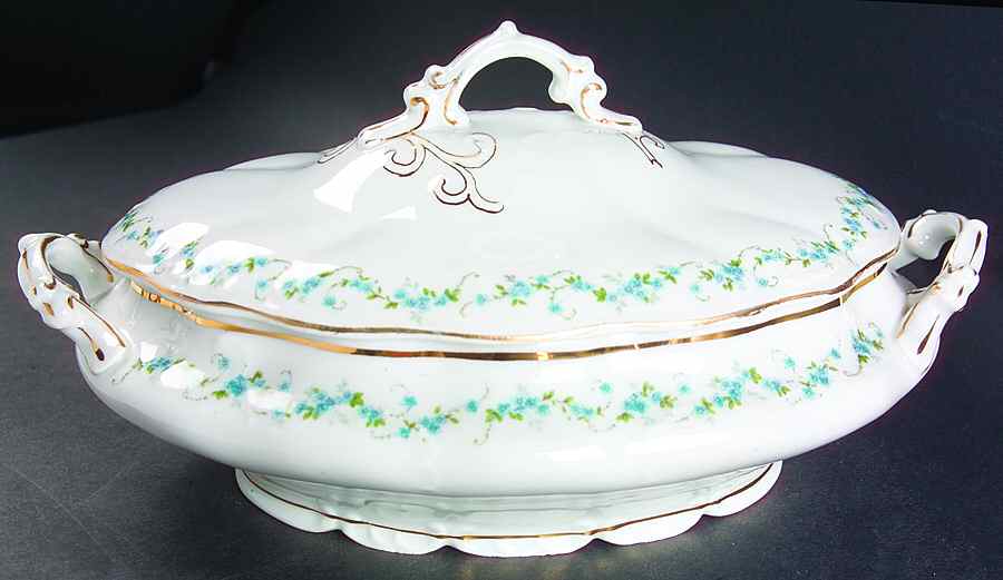 3248 (Scalloped) Oval Covered Vegetable by Carlsbad-1