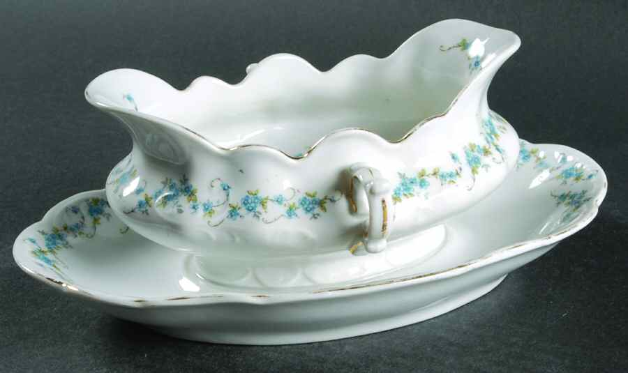 3248 (Scalloped) Gravy Boat with Attached Underplate by Carlsbad-1