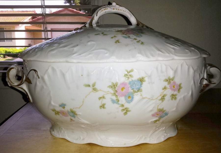 CAR13  Oval Tureen & Lid by Carlsbad-1