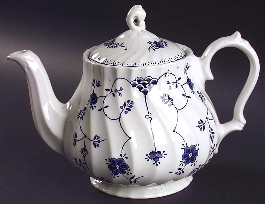 Finlandia (Swirl Rim, England) Teapot & Lid by Churchill-1