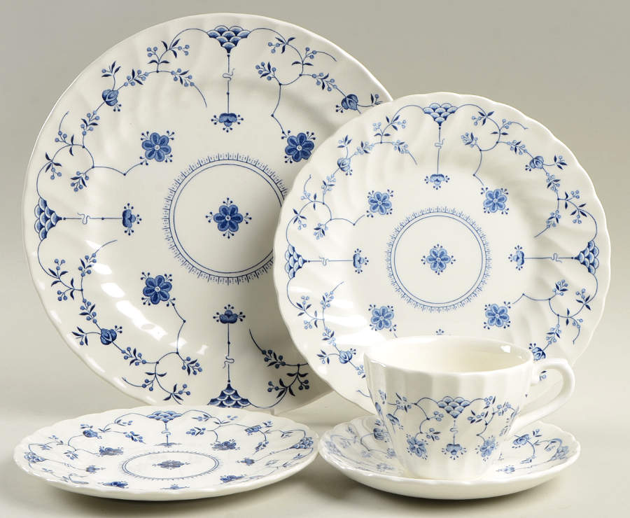 Finlandia (Swirl Rim, England) 5 Piece Place Setting by Churchill-1