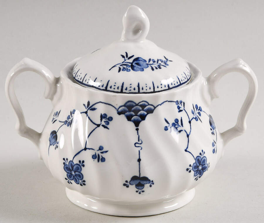 Finlandia (Swirl Rim, England) Sugar Bowl & Lid by Churchill-1