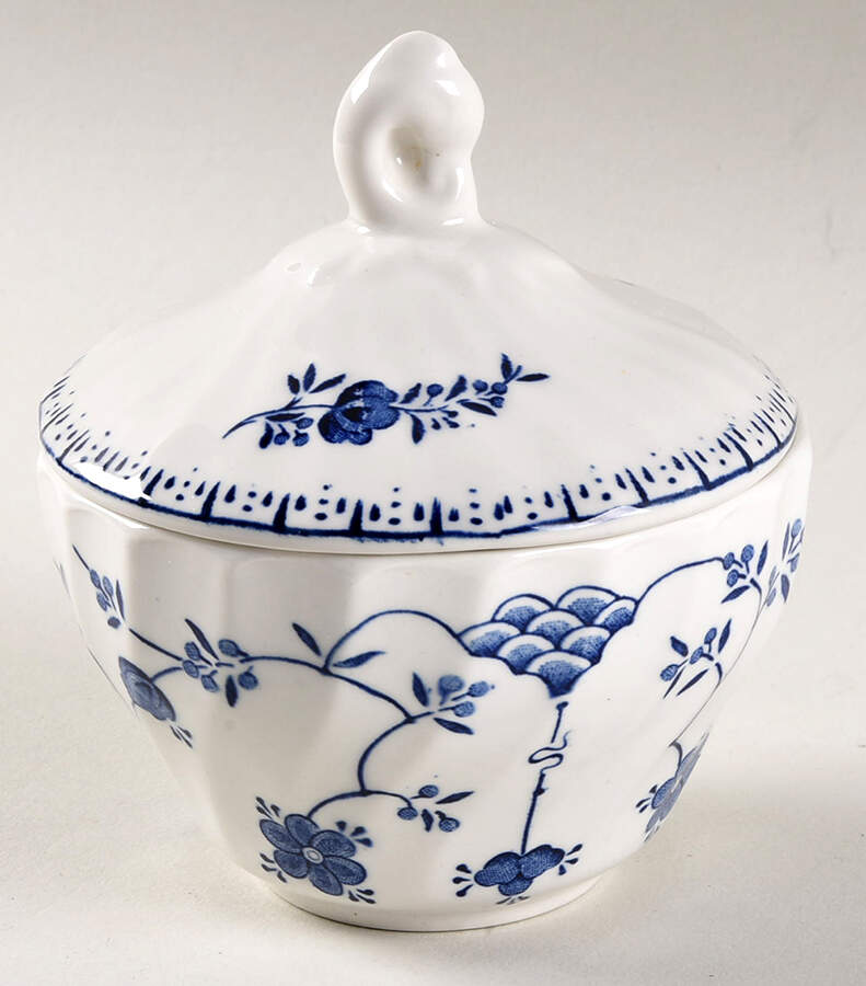 Finlandia (Swirl Rim, England) Sugar Bowl & Lid by Churchill-1