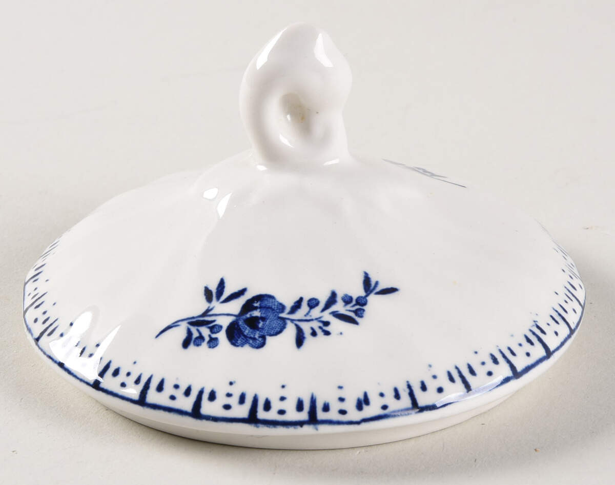 Finlandia (Swirl Rim, England) Lid for Sugar Bowl by Churchill-1