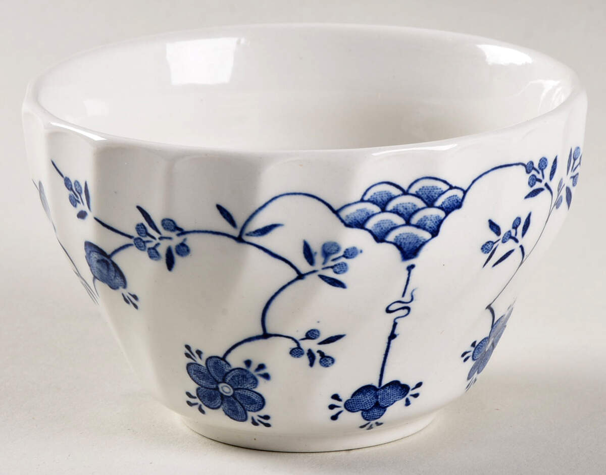 Finlandia (Swirl Rim, England) Sugar Bowl No Lid by Churchill-1