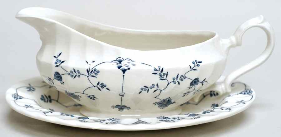 Finlandia (Swirl Rim, England) Gravy Boat & Underplate/Relish by Churchill-1