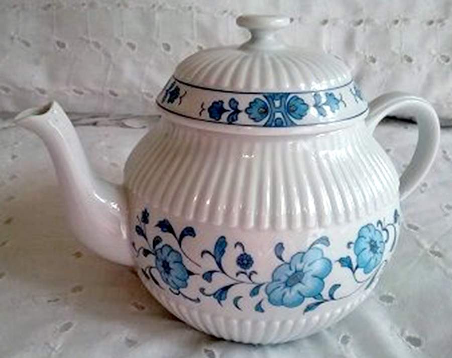 Medicis (Blue) Teapot & Lid by Ceralene-1