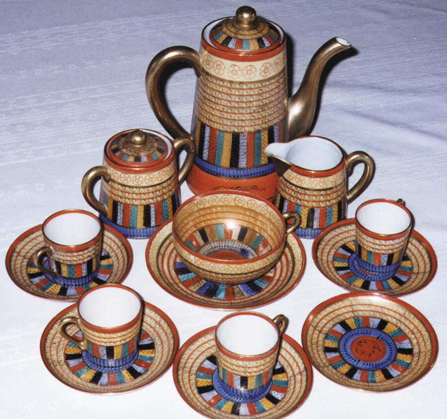 Thousand Faces Coffee Pot & Lid by Chikaramachi (Japan)-1