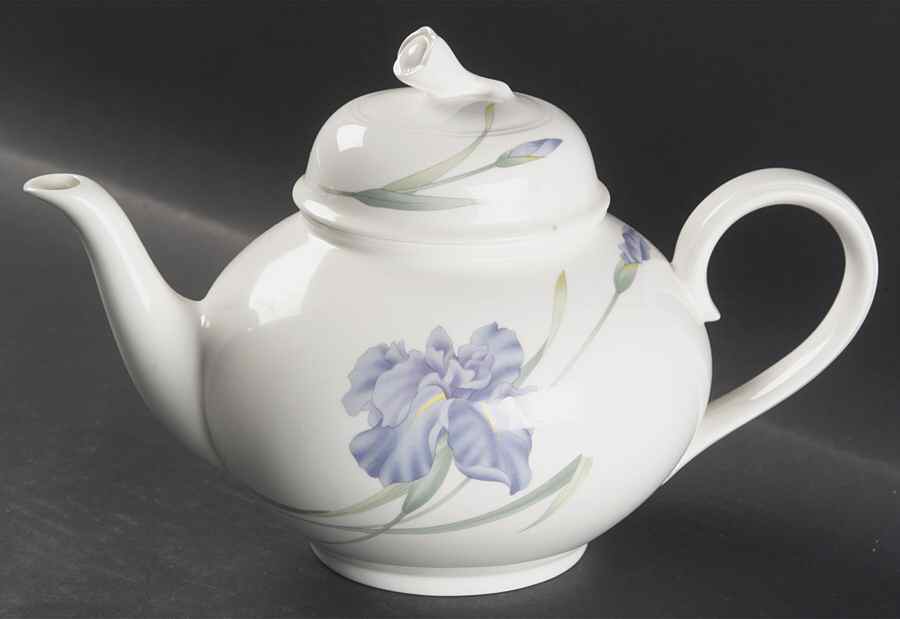 Iris Teapot & Lid by Christopher Stuart-1