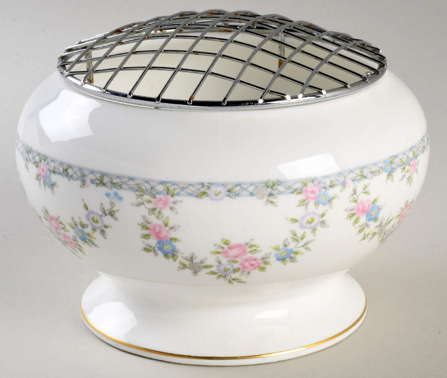 Trellis Rose Rose Bowl & Metal Frog by Coalport-1