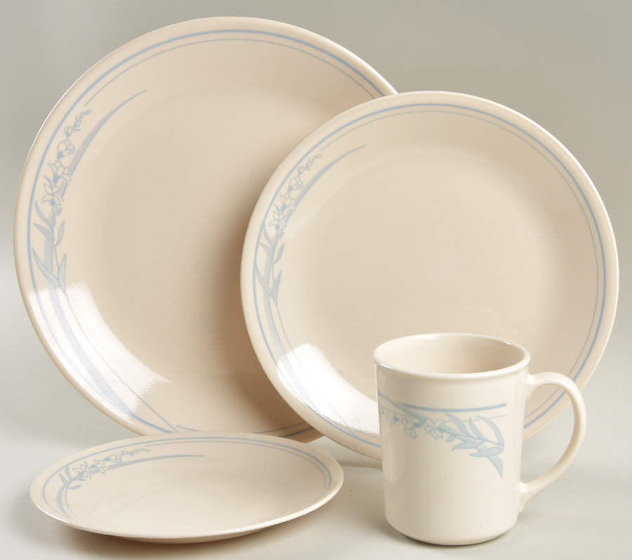 Blue Lily (Corelle) 32 Piece Estate Set by Corning Corelle-1