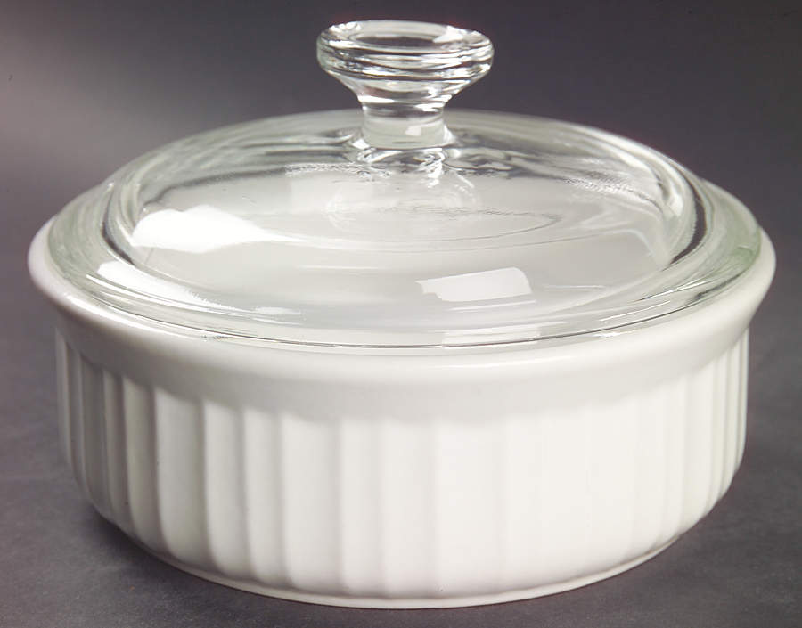 French White 1.50 Pt Round Covered Casserole by Corning Corelle-1