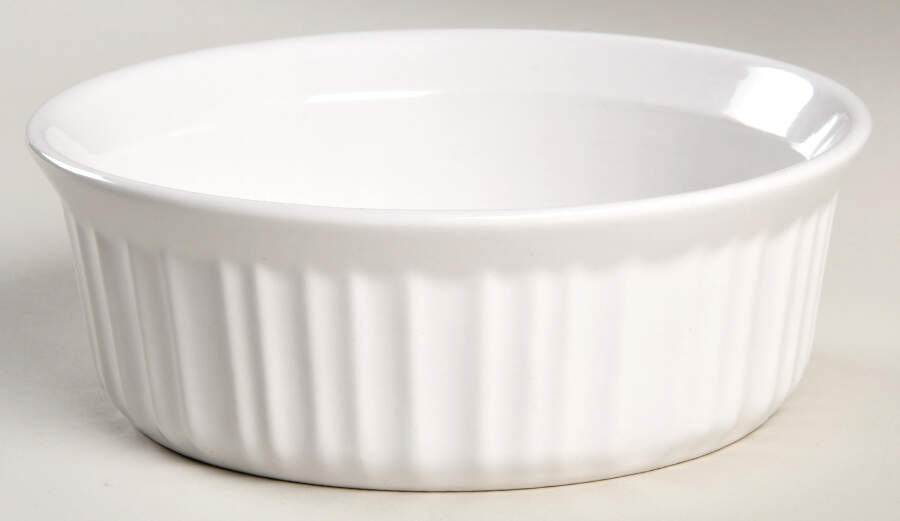 French White 1.50 Pt Round Casserole No Lid by Corning Corelle-1