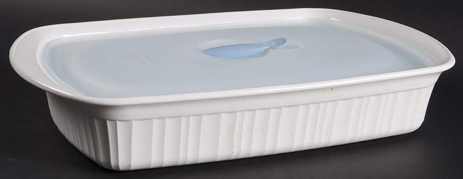 French White 13" Rectangular Roaster & Vented Plastic Lid by Corning Corelle-1