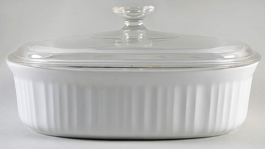 French White 2.5 Quart Oval Covered Casserole by Corning Corelle-1