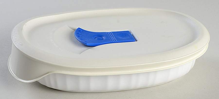 French White Oval Individual Casserole & Vented Plastic Lid by Corning Corelle-1