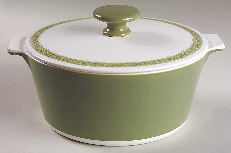 Lynwood Green 1.75 Qt Round Covered Casserole by Corning Corelle-1