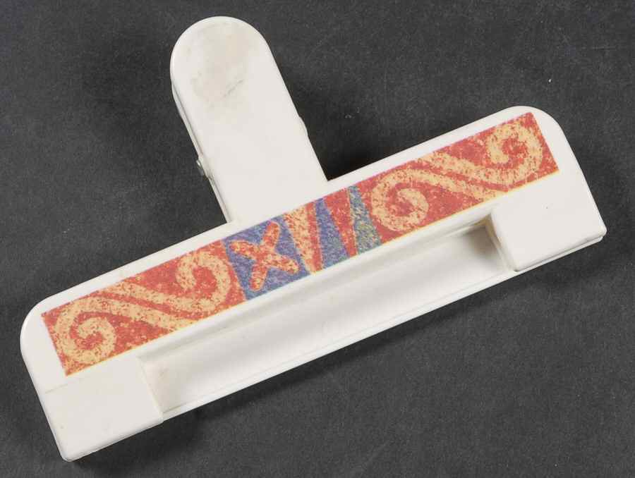 Sand Art (Corelle) Plastic Magnetic Chip Clip by Corning Corelle-1