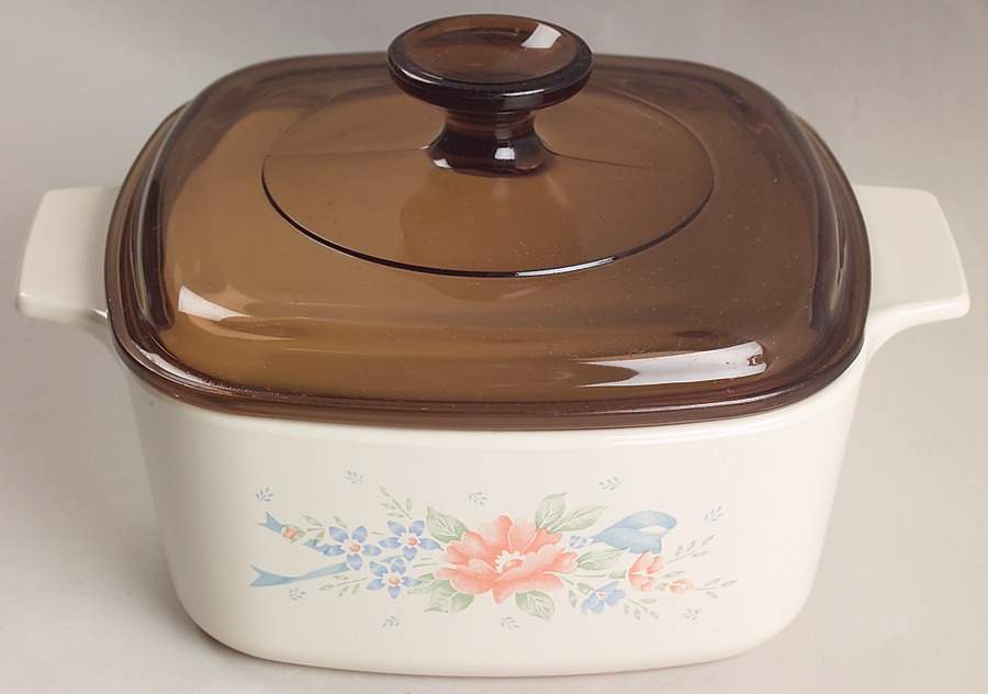 Symphony (Corelle) 1.5 Quart Square Casserole with Lid by Corning Corelle-1