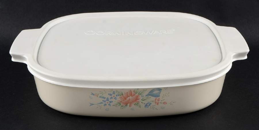 Symphony (Corelle) 2.5 Quart Square Casserole with Lid by Corning Corelle-1