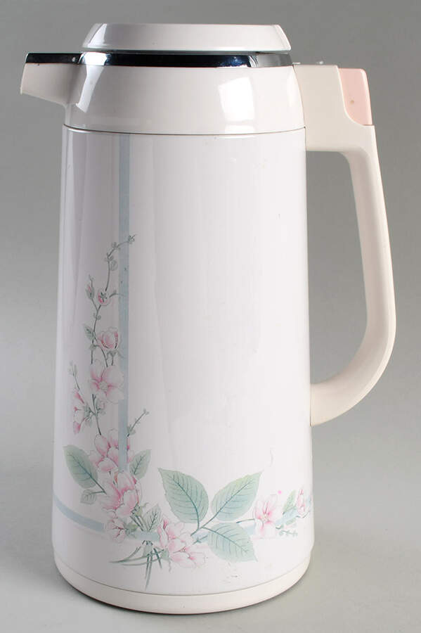 Veranda (Corelle) Plastic Thermos/Carafe & Lid by Corning Corelle-1
