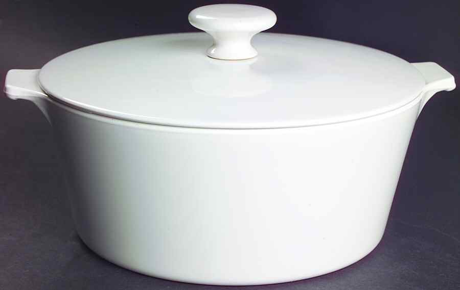 White Narrow Rim (Centura Line) 2.5 Quart Saucepan with Lid by Corning Corelle-1