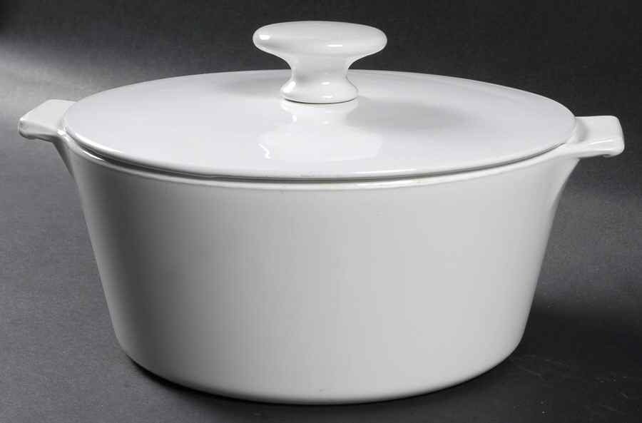 White Narrow Rim (Centura Line) 1.75 Quart Saucepan with Lid by Corning Corelle-1