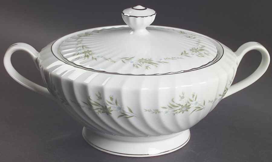 Felicia Round Covered Vegetable by Coventry-Japan-1