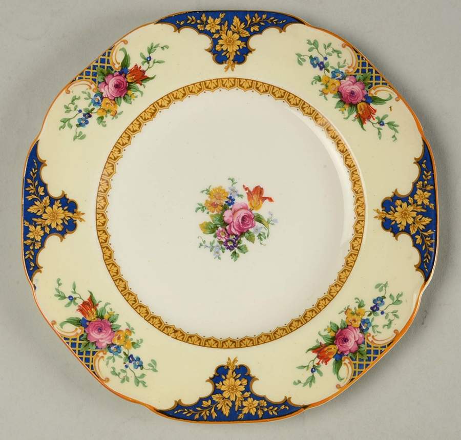 Westminster (Round, Scalloped) Luncheon Plate by Crown Ducal-1