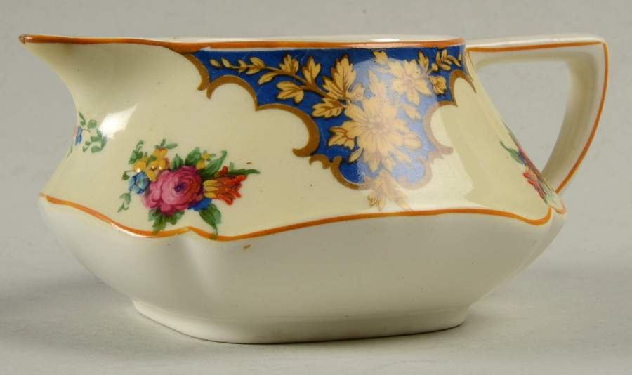 Westminster (Round, Scalloped) Creamer by Crown Ducal-1