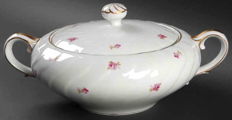 Park Avenue (Scalloped) Round Covered Vegetable by Craftsman (Japan)-1