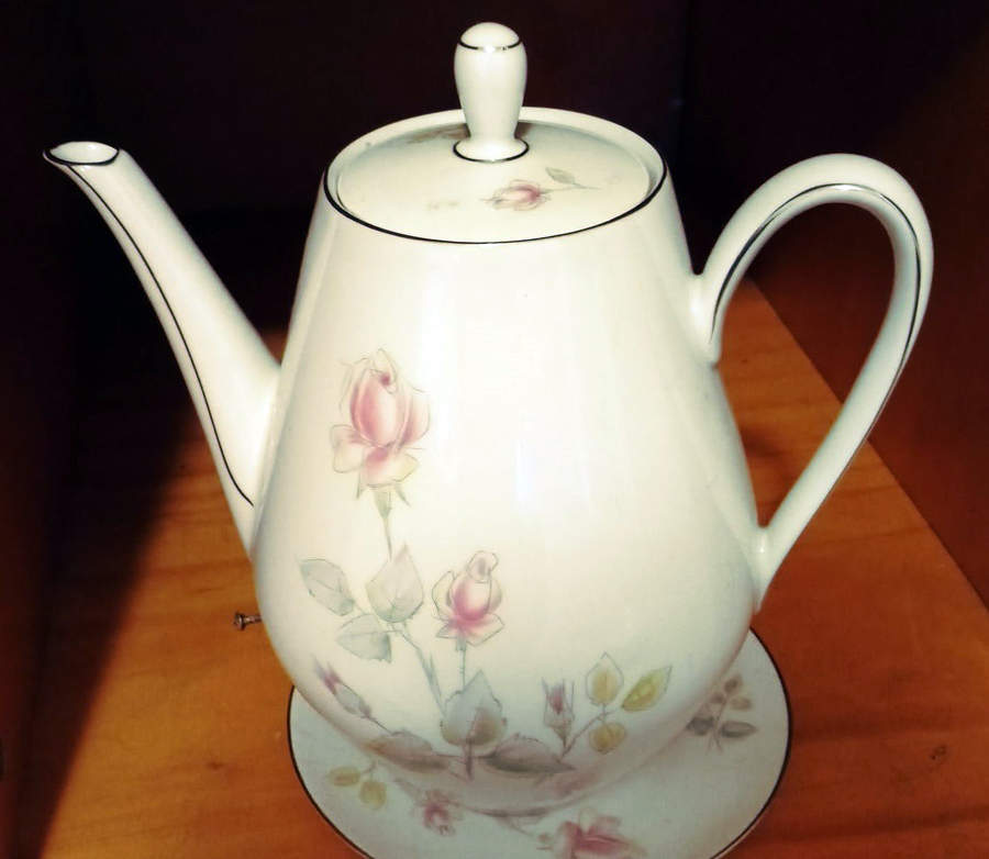 Wedding Roses (Gold Trim) Coffee Pot & Lid by Crown Royal-1
