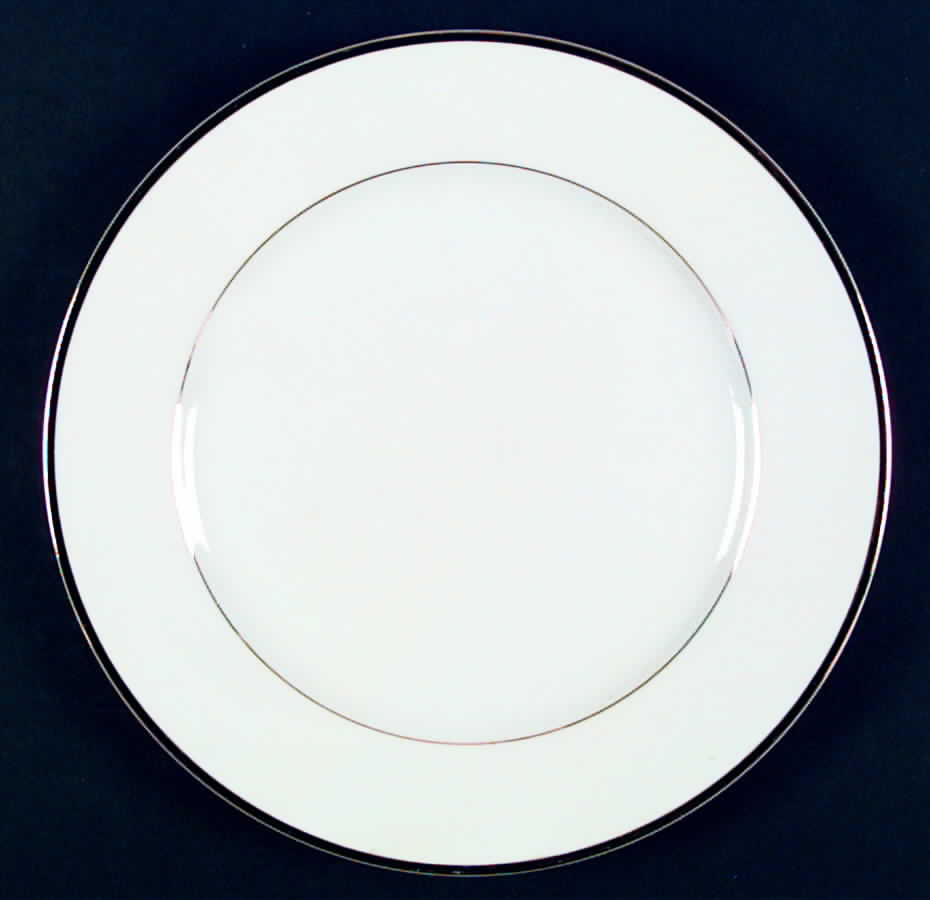 Golden Hannover Dinner Plate by Crescent (Japan)-1
