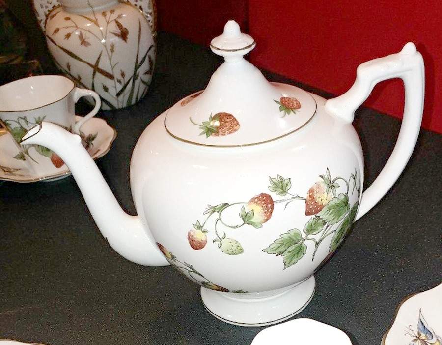 Strawberry (Smooth) Teapot & Lid by Coalport-1