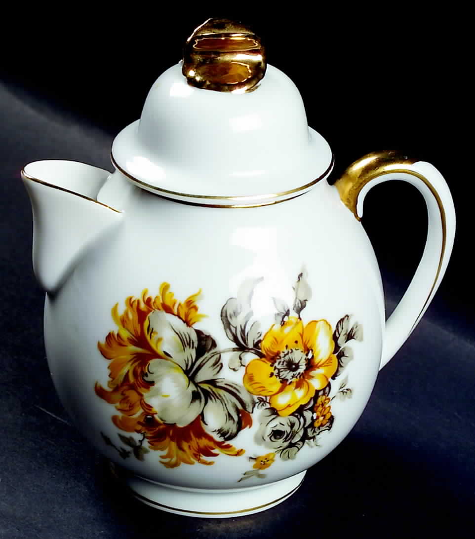 Eggshell Creamer & Lid by Craftsman (Japan)-1