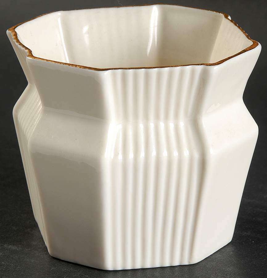 Collectors Society Fan Membership Bowl by Belleek Pottery (Ireland)-1