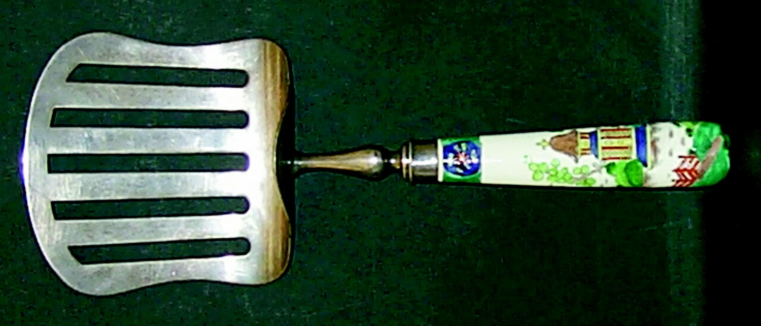 Ye Olde Willow Hooded Stainless Asparagus Server by Crown Staffordshire-1