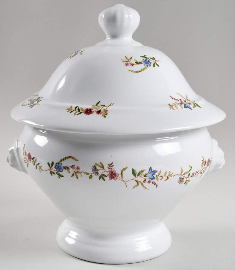 Versailles (Smooth) Tureen & Lid by BIA Cordon Bleu-1