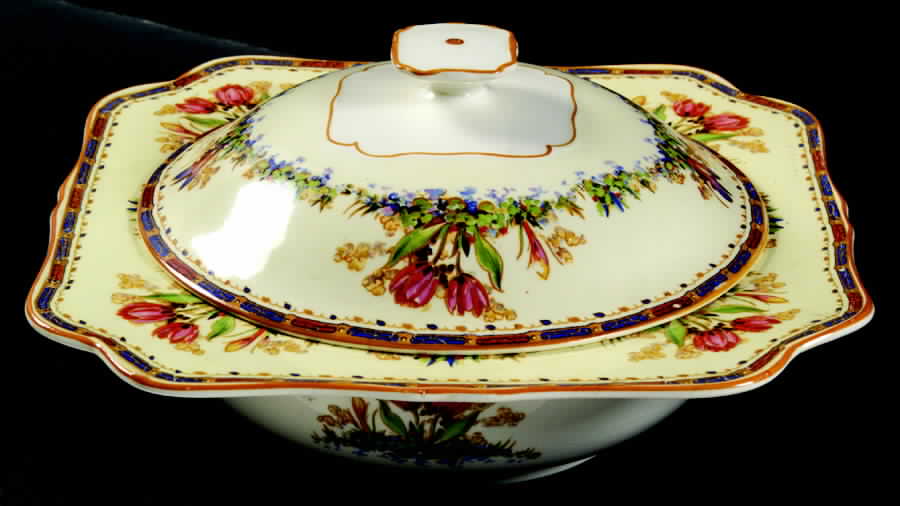 Tulip Round Covered Vegetable by Crown Ducal-1