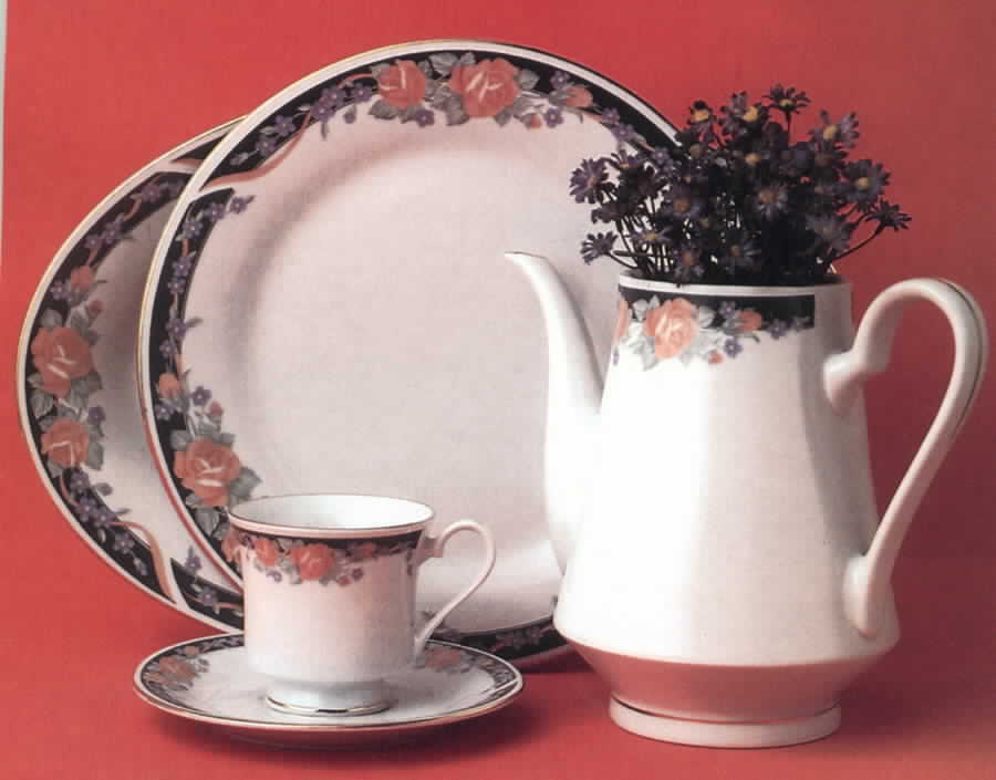 Summer Basket Dinner Plate by Crown Ming-1