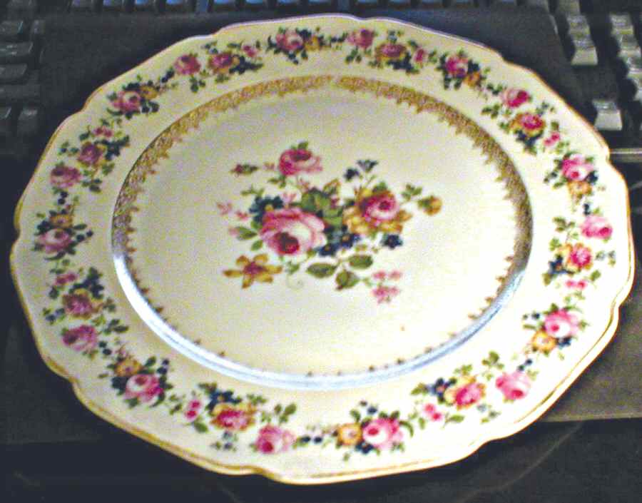 CZE130 Dinner Plate by Czechia-Czechoslovakia-1